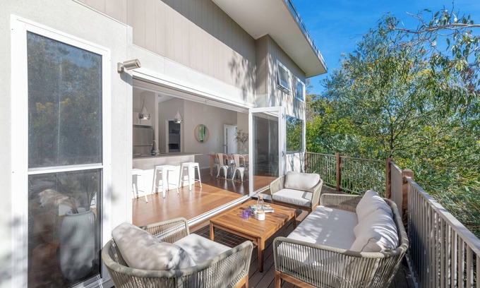Murrays Beach Casa | Best of both worlds, Lake and beaches in beautiful Murrays Beach (Pet-Friendly)