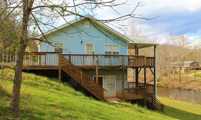 Franklin Casa | Lo mejor de Smokies, Riverfront, Waterfalls - Paradise - Why Pay Pay More - DEAL !!