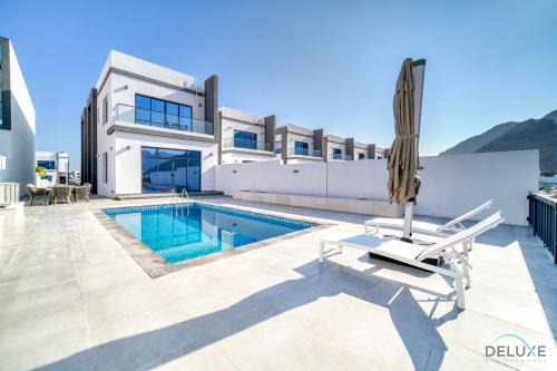 Sharm Apartamento | Best Offer! Upscale 4BR Villa with Pool & Maid's Room by Deluxe Holiday Homes