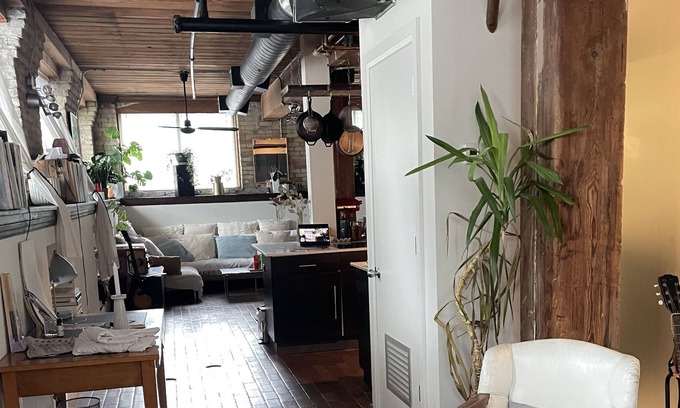 Parkdale Condominio | Best original hard loft in town