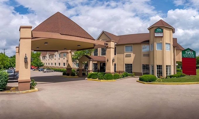 Lexington Complejo | Best Place to Stay in Kentucky Free Parking, Free Breakfast, Onsite Pool