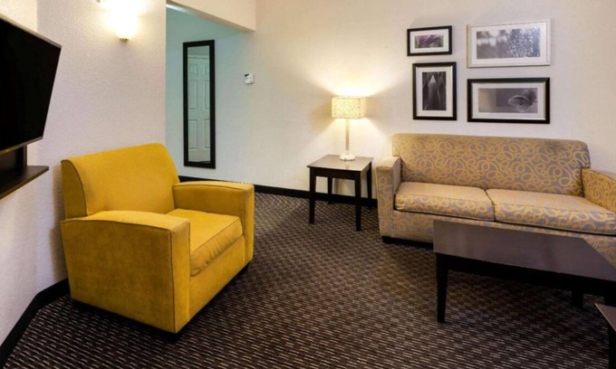 Superstition Springs Casa | Best Place to Unwind! 3 Beautiful Units, Onsite Pool, Free Breakfast