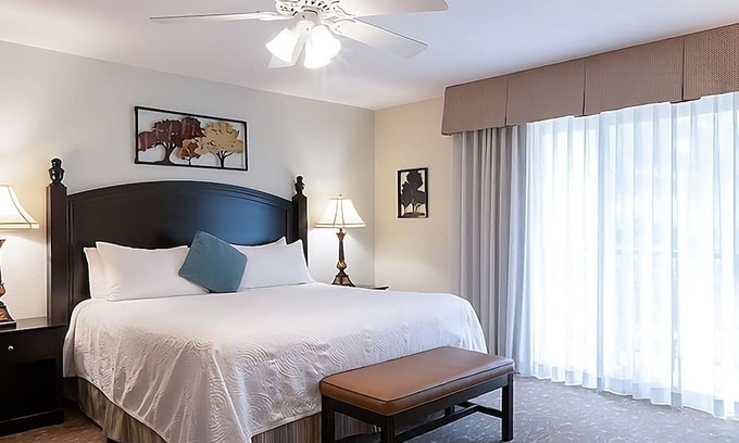 San Diego Country Estates Hotel | Best Place to Unwind! Free Parking, Full Kitchen!