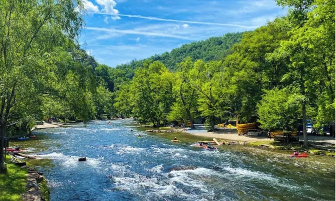 Andrews Casa | BEST porch view of the Smokies! AMAZING creekside fire pit, Master suite!