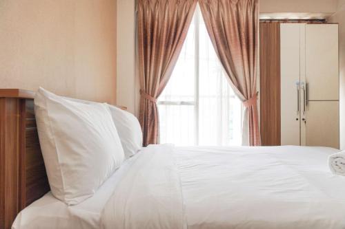Kayu Putih Apartamento | Best Price and Restful Studio at Tifolia Apartment By Travelio