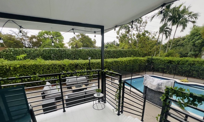 Coral Terrace Casa | Best Price New 3BD With Big Pool! Central Location Near Airport & Downtwn!