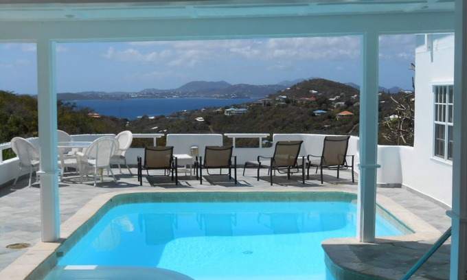 Monte Villa | Villa 2BR mejor valorada en St. John con vista al mar y piscina!