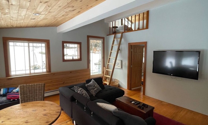 Stratton Chalet De Esquí | Best Pricing for Xmas, MLK, and February break. Ski Mt Snow or Stratton