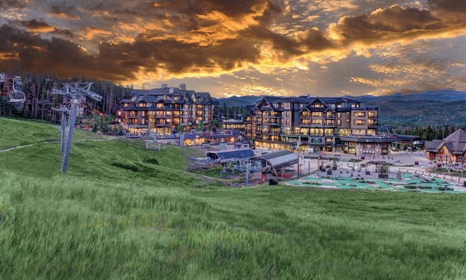 Breckenridge Cabina | BEST Ski in / Ski out! Grand Colorado Peak 8! Two Bedroom. Sleeps 8.