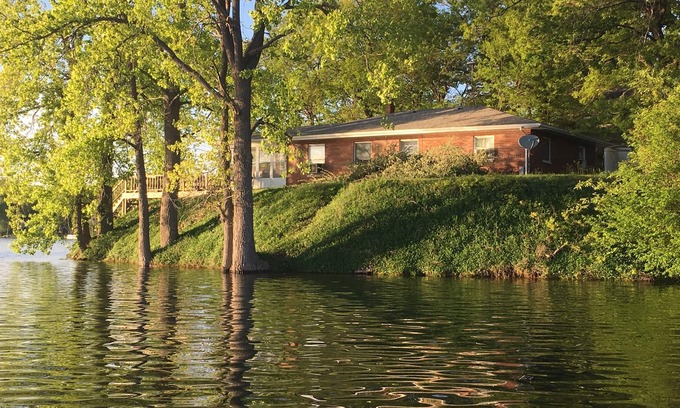 Delton Casa | Best Spot on the Lake With Panoramic lake Views. Pontoon boat rental available