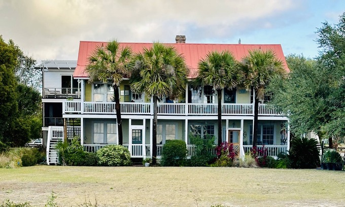 Sullivan's Island Condominio | Best Sunsets on Sullivans- Beachfront- Top Floor