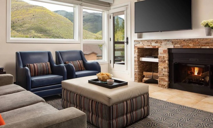 Highland Meadows Apartamento | Best time of the year to sky ! Great opportunity Streamside at Vail - Douglas