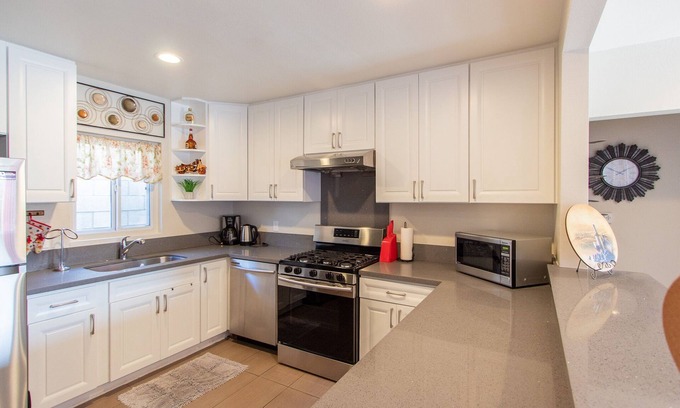 Westminster Casa | Best Vacation House in Little Saigon