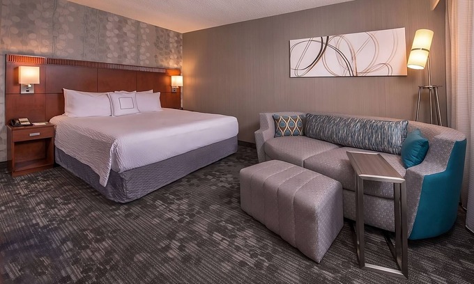 Columbia Hotel | Best Value, Quality Stay! Near Hyper Kidz, Pets are Allowed Here, w/ Pool!