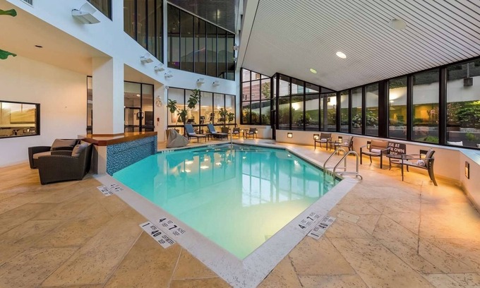 White Plains Complejo | Best Value, Quality Stay! Close to Liberty Park, Free Airport Shuttle, w/ Pool!