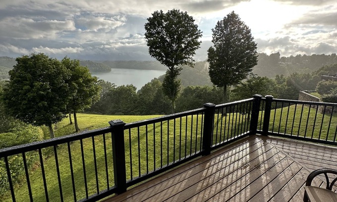 Byrdstown Casa | La mejor vista y ubicación en el lago Dale Hallow!