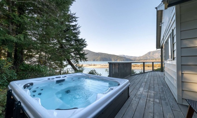 Port Renfrew Casa | Best View in Port Renfrew! Sauna + Hot Tub + Pet Friendly + Sleep 7