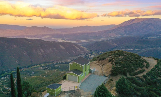 Julian Cabaña | Best Views in Julian. Modern Cottage with Cliffside Hot Tub & Glass Sauna