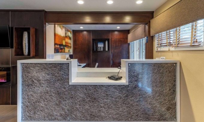 Northwest Carmel Hotel | Best Western Carmel's Town House Lodge