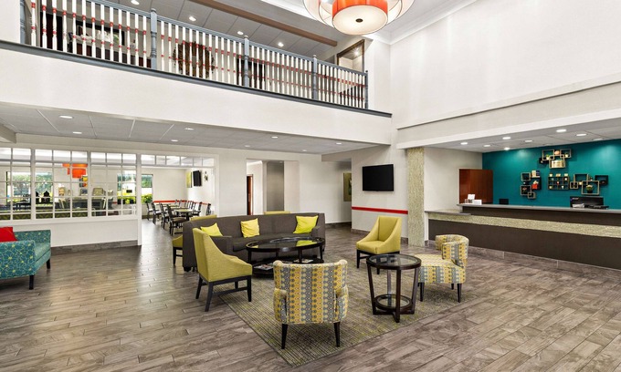 Woodlake - Briar Meadow Hotel | Best Western Galleria Inn & Suites