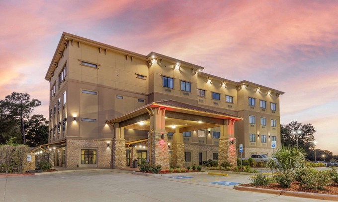 Center Hotel | Best Western Plus Classic Inn & Suites