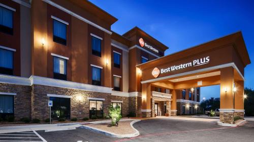 Southside Hotel | Best Western Plus Elmendorf Hotel San Antonio Hotel