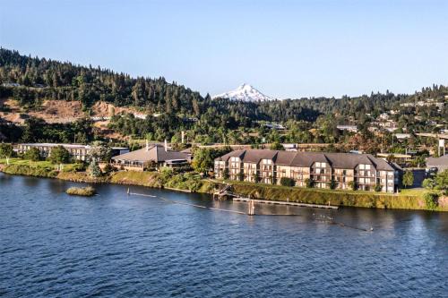 Hood River Hotel | Best Western Plus Hood River Inn
