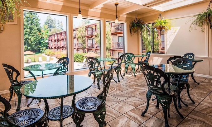 Garberville Hotel | Best Western Plus Humboldt House Inn
