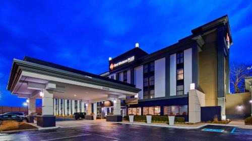 Pike Hotel | Best Western Plus Indianapolis NW Hotel