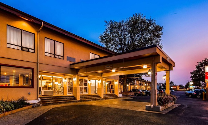 Bells Corners Hotel | Best Western Plus Ottawa/Kanata Hotel & Conference Centre
