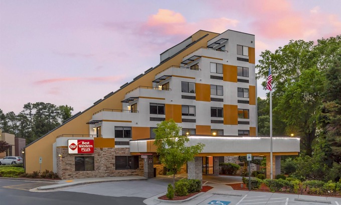 Northwest Raleigh Hotel | Best Western Plus Raleigh Crabtree Valley Hotel