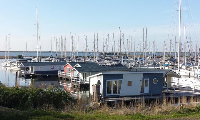 Lelystad Chalet De Esquí | BestMarine Waterchalets Flevo Marina