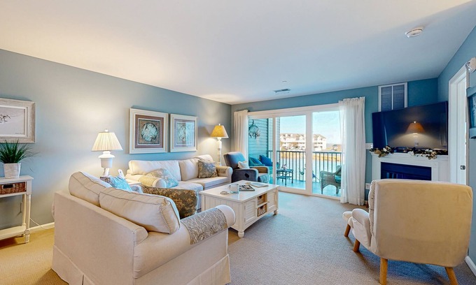 Ocean View Condominio | Bethany Bay spacious condo w/shared pool, water view & golf course