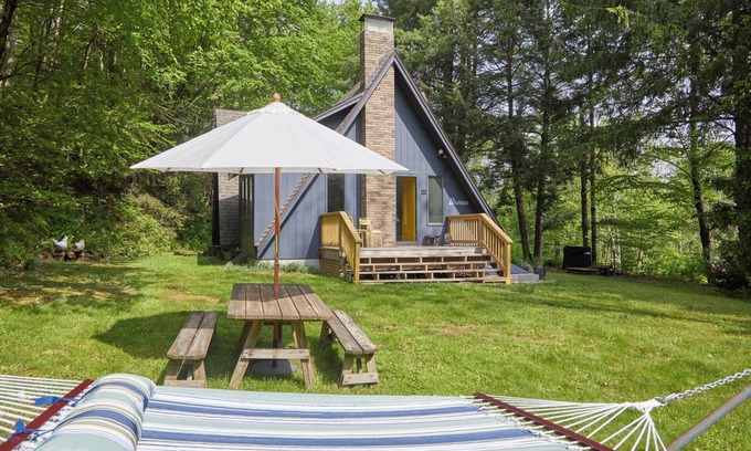Swan Lake Chalet De Esquí | Bethel Woods Escape: Fire Pit~BBQ~Hiking~On 5acres