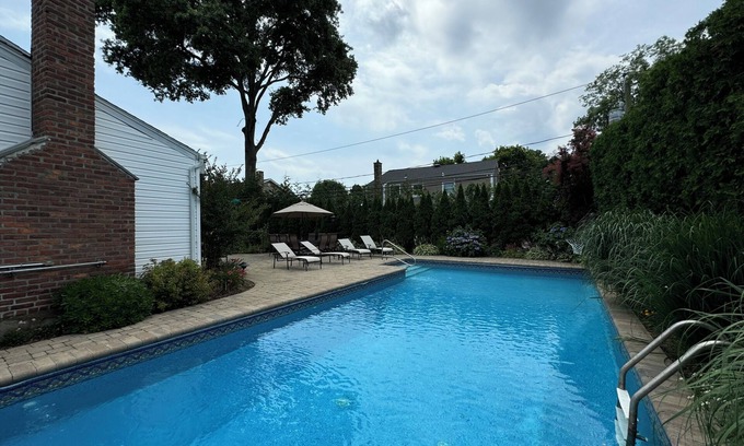 Woodbury Casa | Bethpage Black Ryder Cup Retreat/Spacious 4 bedroom w heated in-ground pool