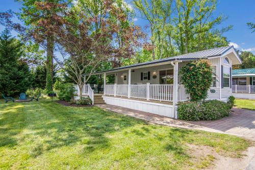 Urbanna Casa | Bethpage Hewick Two-Bedroom Cottage 26