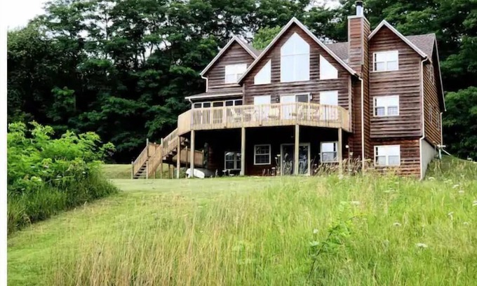 North Freedom Casa | Betsy's Hideaway, Unique Timber Frame home