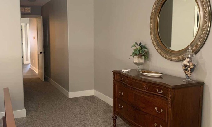 Quad Cities Condominio | Bettendorf Condo: Fireplace, King Bed & Family Fun!