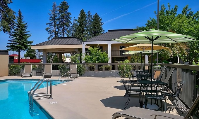 Orchard District Hotel | Better Choice For Your Vacation! Spacious Unit. Near Dowtown!