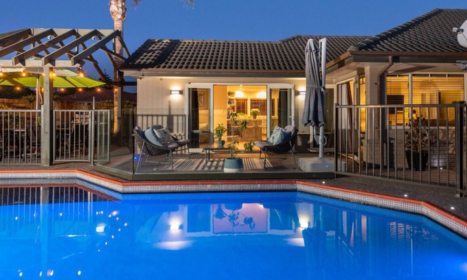 Papamoa Beach Casa | Better than a resort! Swimming pool, spa, pool-table. Walk to beach,shops,cafes.