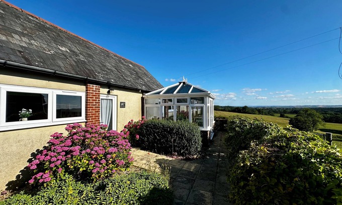 East Chelborough Casa | Betty's Barn - sleeps 5 guests in 3 bedrooms