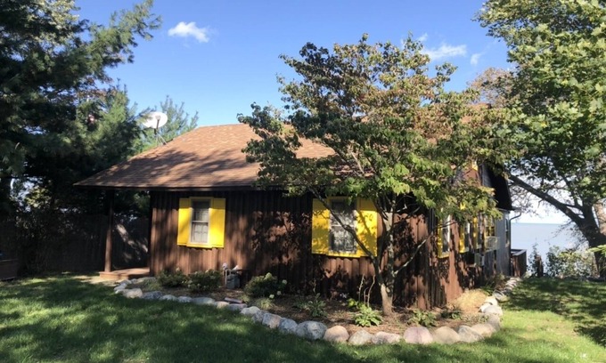 Applegate Cabina | Betty’s Bluff- a fully equipped Great Lakes escape