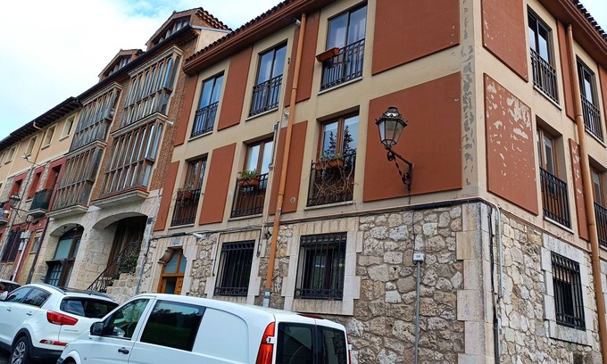 Burgos Apartamento | Entre Castillo y Catedral 2