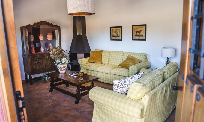 Cabanas de Sayago Cabaña | Entre encinas y cielos abiertos: casa rural para 10 personas a 25 km de Zamora