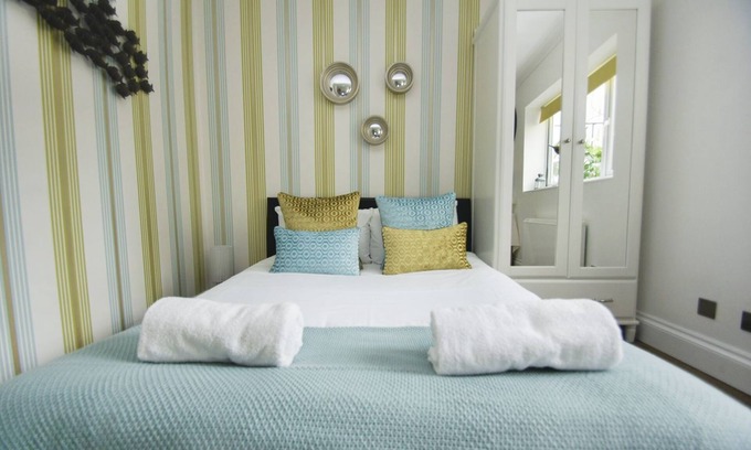 Brighton City Centre Cabaña | Between Piers Central by Brighton Holiday Lets