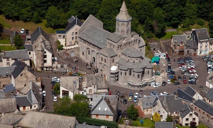 Orcival Apartamento | Between Sancy and Volcans d'Auvergne. Orcival, Resources and Energy. 5 people.