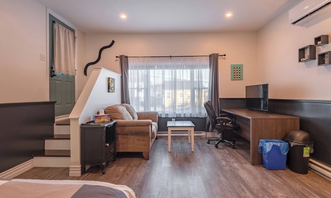 North End Casa | Between two bridges: a private studio suite