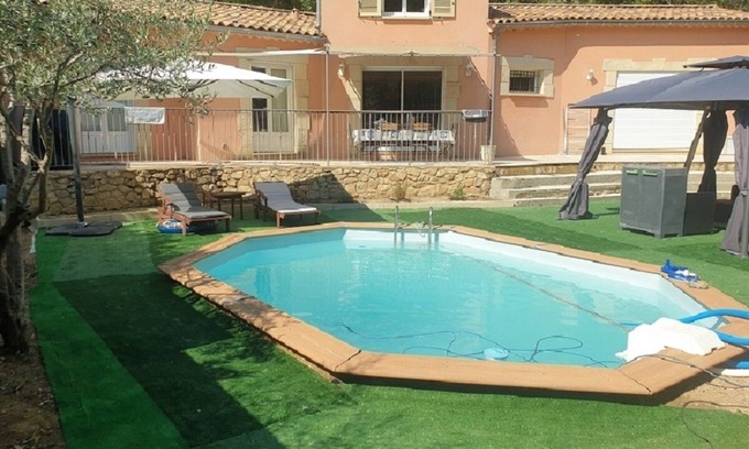 Laudun Villa | Entre viñedos y matorrales