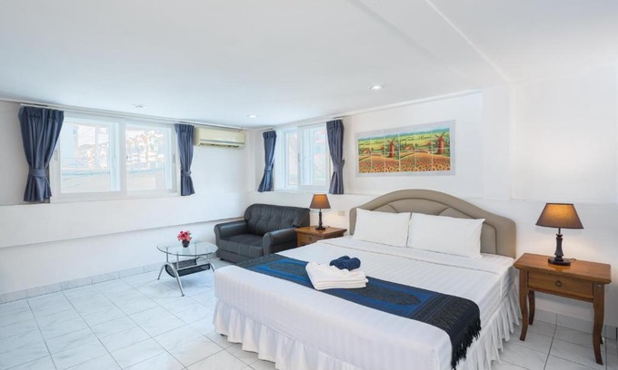 Karon Hotel | Bevans Place Karon