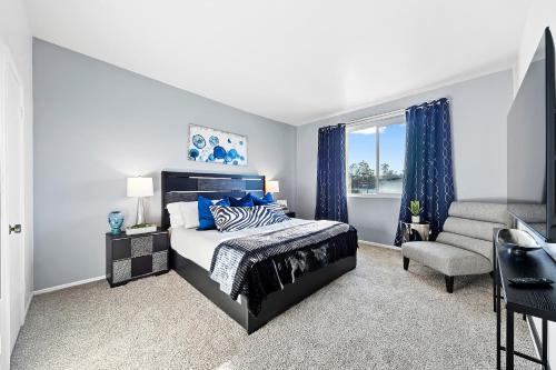 Beverly Grove Apartamento | Beverly Hills Penthouse 2 BR Apt with Parking 407